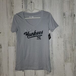 NWT New York Yankees Women's Gray V-Neck T-Shirt